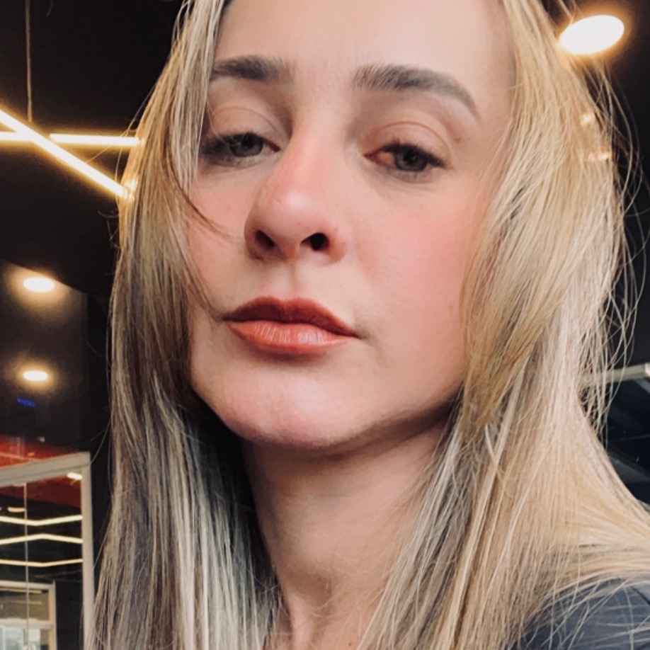 REBECA  MUNHOZ