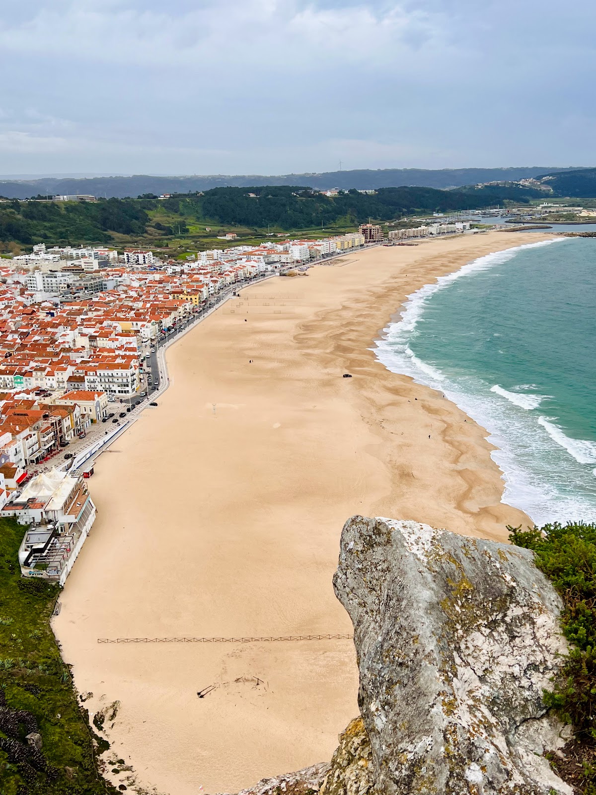 Picture of Watch the Giants at Praia do Norte