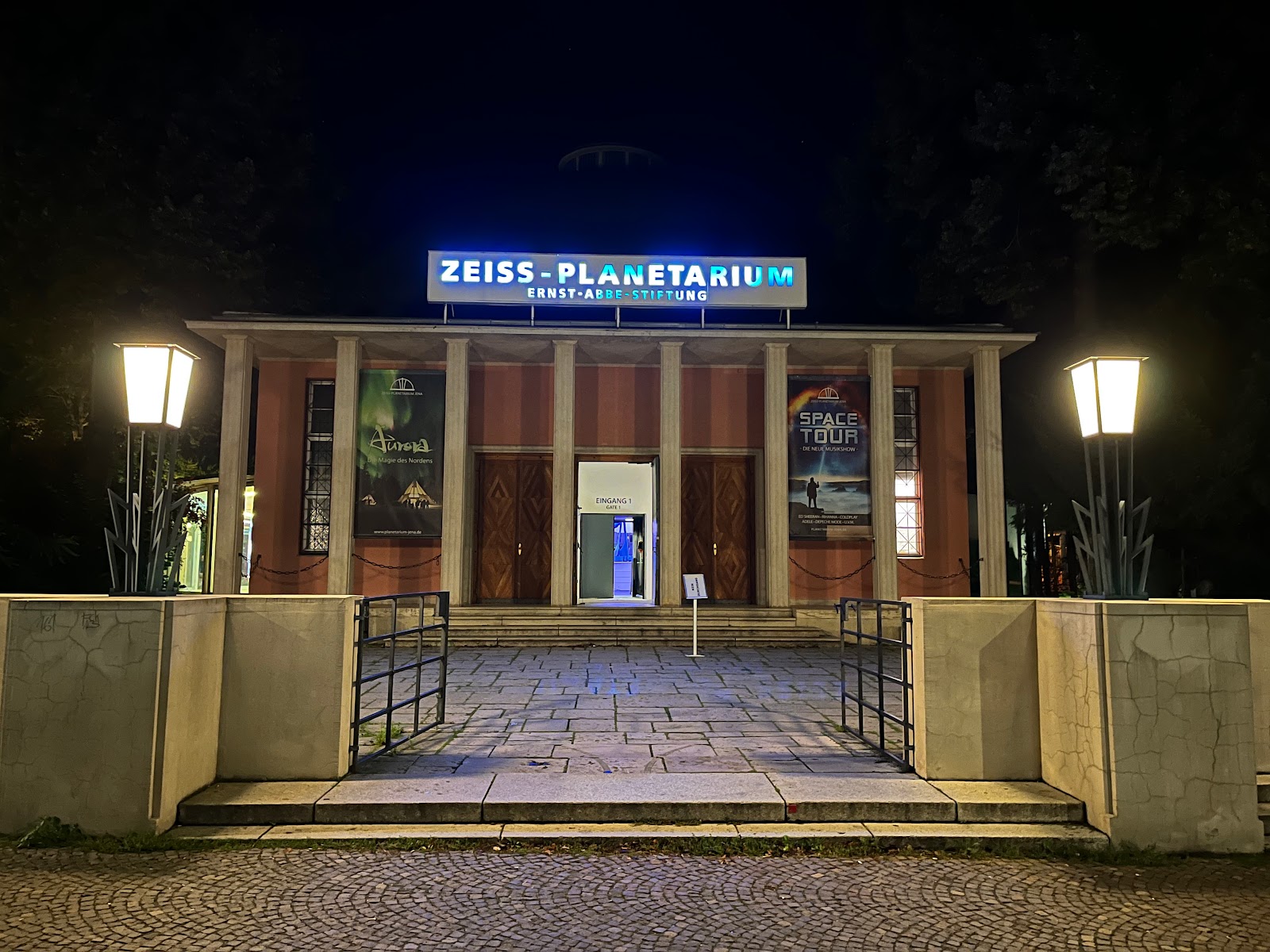 Picture of Explore the Zeiss Planetarium