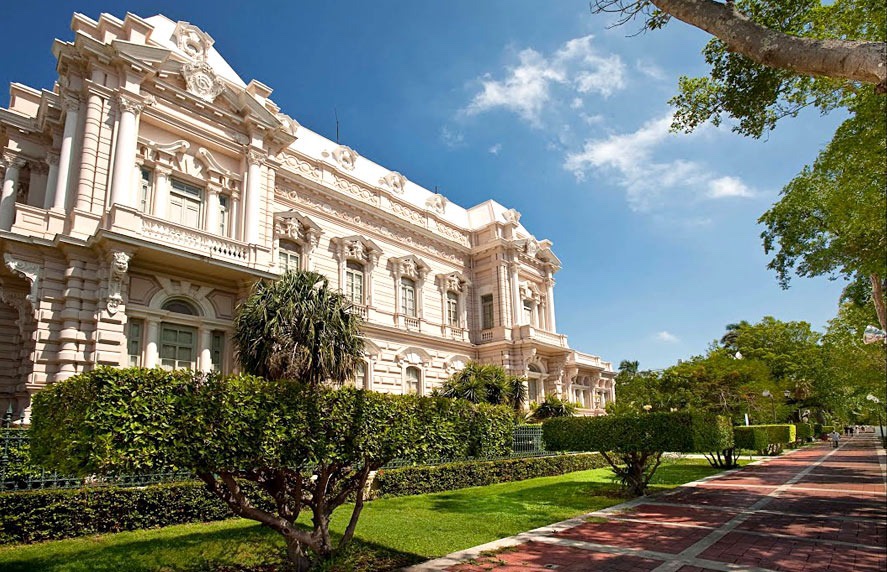 Picture of Stroll Through Paseo de Montejo