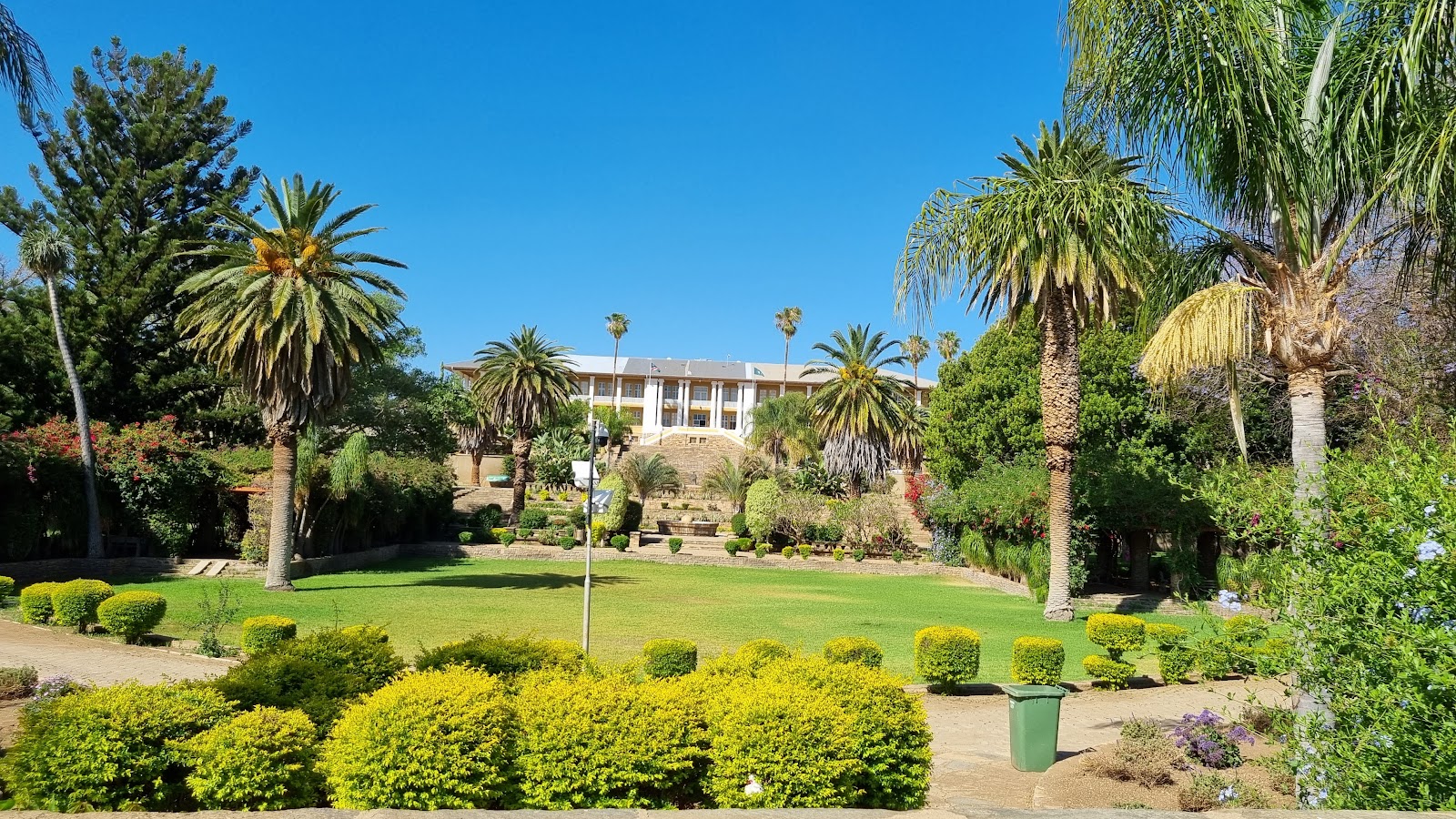 Picture of Stroll Through the Parliament Gardens