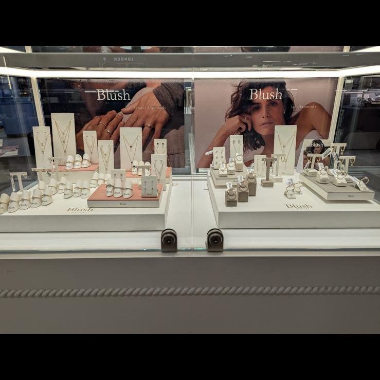 Getting ready for Christmas with Guess, Blush and TiSento at the Bijenkorf Rotterdam