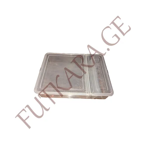 Plastic feeder. – Compatible with all hive types