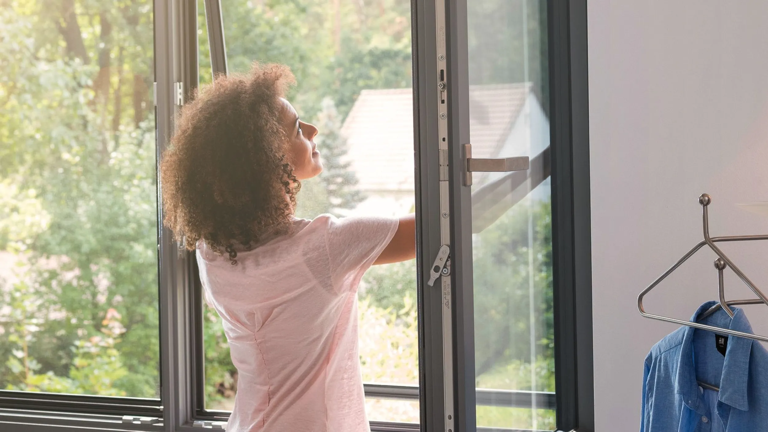 Teba_Insektenschutz_Fensterrahmen_einfaches_Handling.jpg