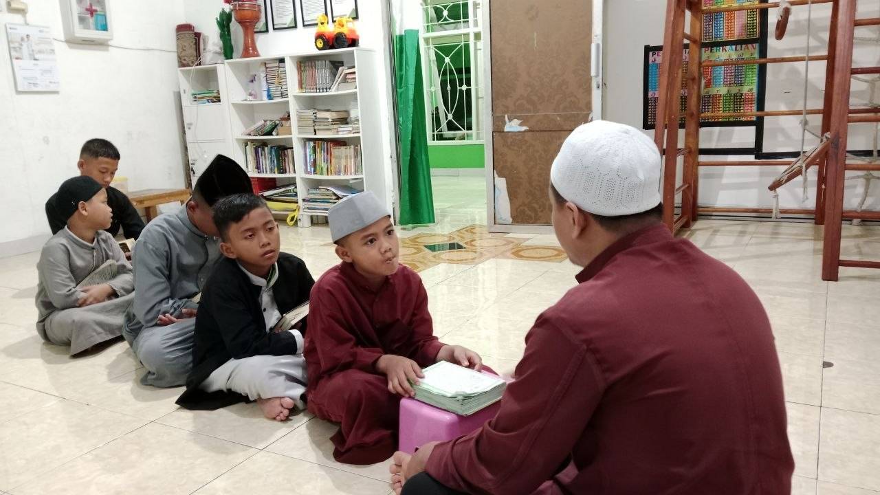  Belajar Al-Qur’an Bersama Anak-Anak Panti Asuhan Penuh Semangat