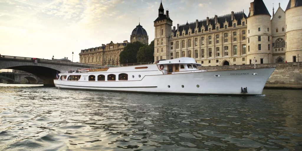 YATCH DE PARIS