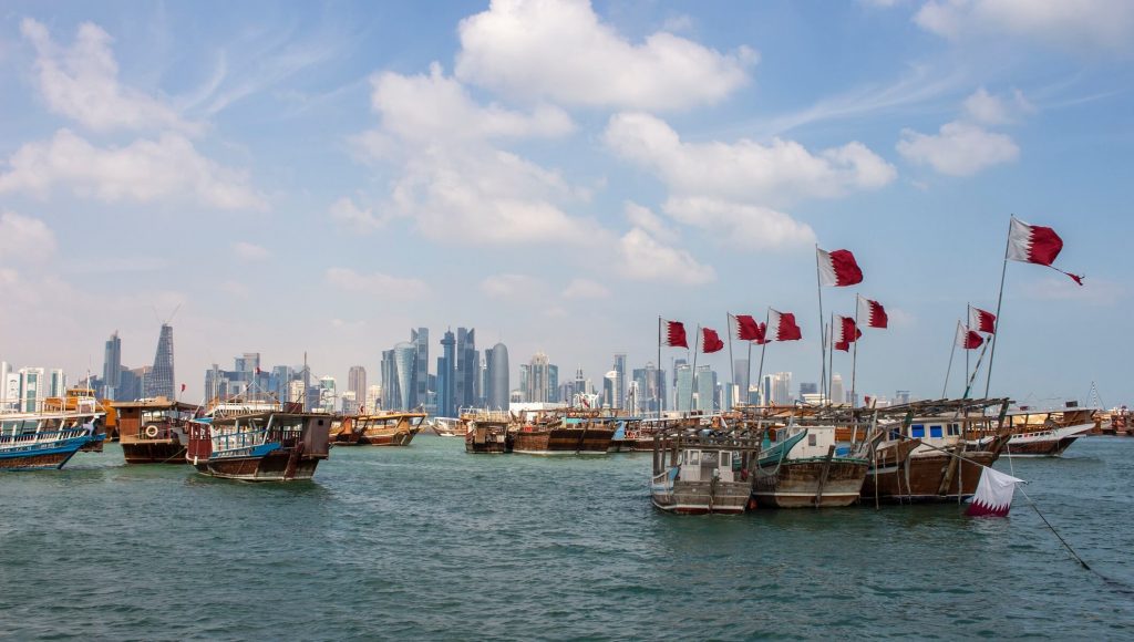 Бъдете в безопасност и здрави в Катар – от Travel S Helper