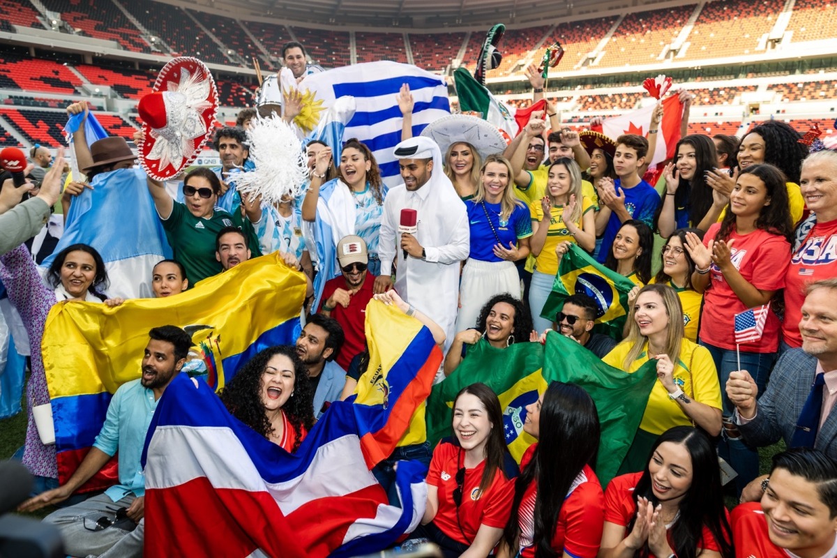 Fifa fans. World Cup Fans. Japan Football Fans. World Cup Fans celebrate. World Cup Fever что это.