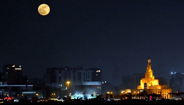 Giant full moon, high tide