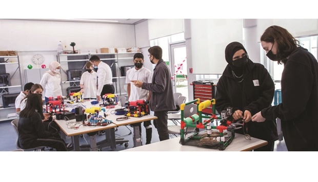 QAST students develop underwater robots