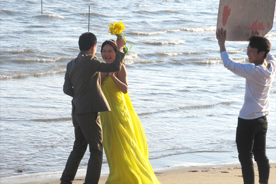 海辺の結婚写真