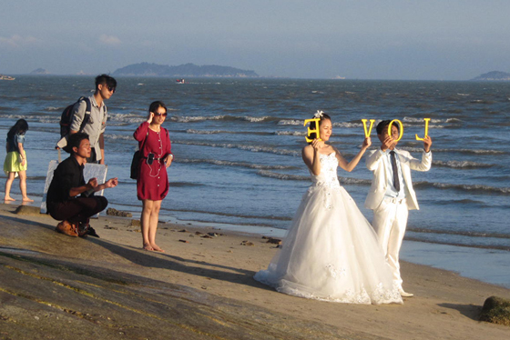 海辺の結婚写真