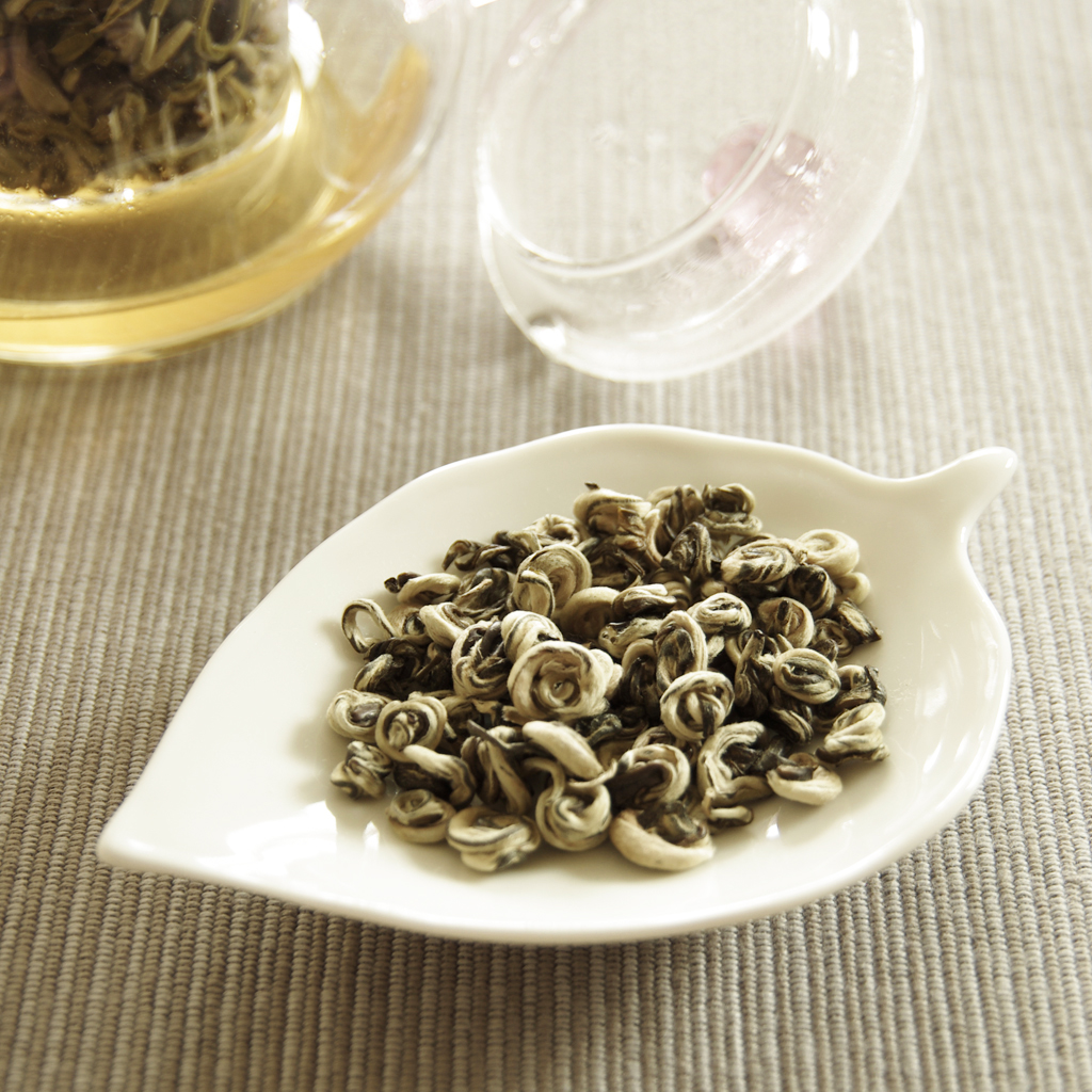 ジャスミン茶・茉莉女王環の茶葉と水色