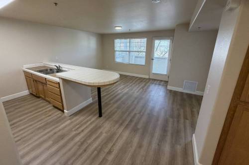 825 El Capitan, Suite 13 NEW Hardwood Floors, San Luis Obispo