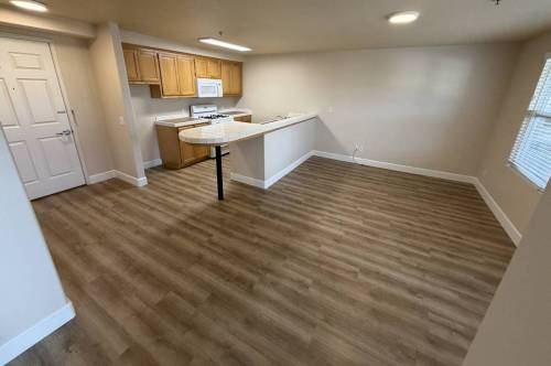 825 El Capitan, Suite 13 NEW Hardwood Floors, San Luis Obispo