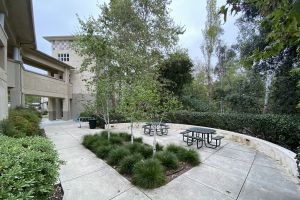 811 - 825 El Capitan Way