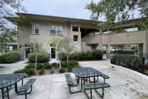 811 - 825 El Capitan Way