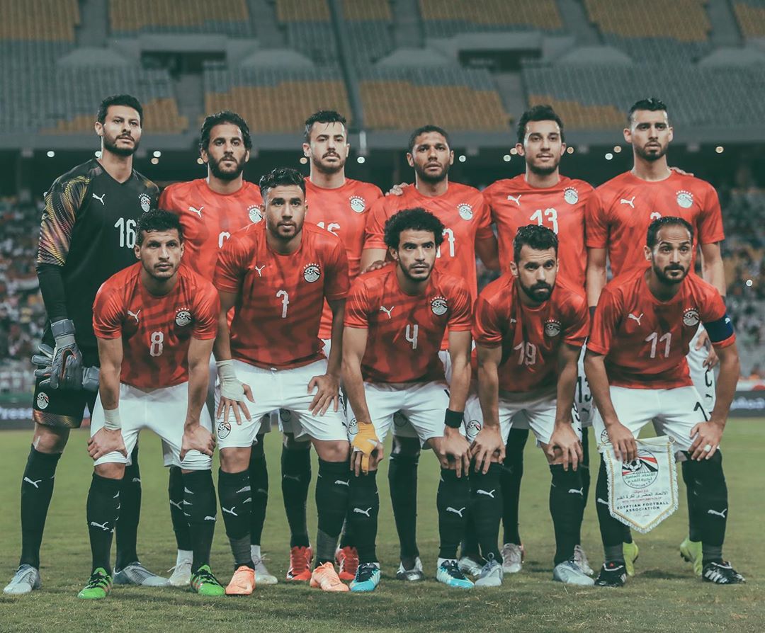 بعد الهزيمة .. الجماهيير تحيي "جنوب افريقيا" وتهاجم لاعبي المنتخب الوطني