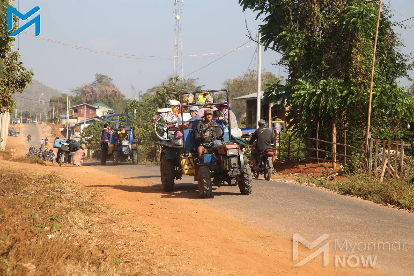 နေရပ်စွန့်ခွာခဲ့ကြသော မိုးဗြဲဒေသခံတချို့ကို ၂၀၂၂ ဖေဖော်ဝါရီအတွင်းက တွေ့ရစဉ်။