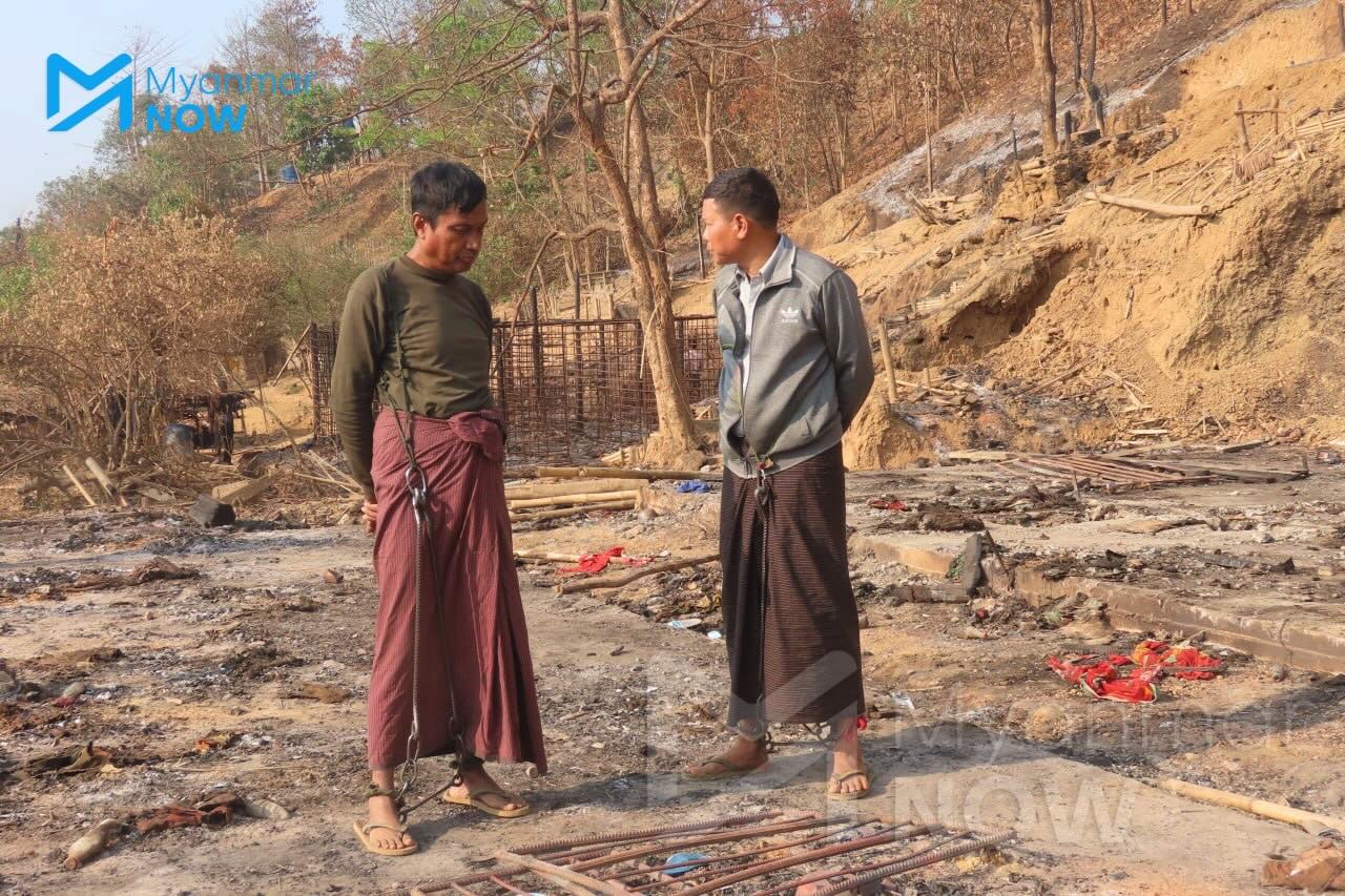 အနောက်ပိုင်းတိုင်းစစ်ဌာနချုပ် (နပခ) တိုင်းဦးစီးချုပ် ဗိုလ်မှူးချုပ် ကျော်ကျော်သန်းနှင့် နပခ ဒုတိယတိုင်းမှူး ဗိုလ်မှူးချုပ် သောင်းထွန်းတို့ကို မတ်လ ၁၇ ရက်နေ့က တွေ့ရစဥ်။ (ဓာတ်ပုံ- ဖဒူ ထွန်းအောင်/ Myanmar Now)