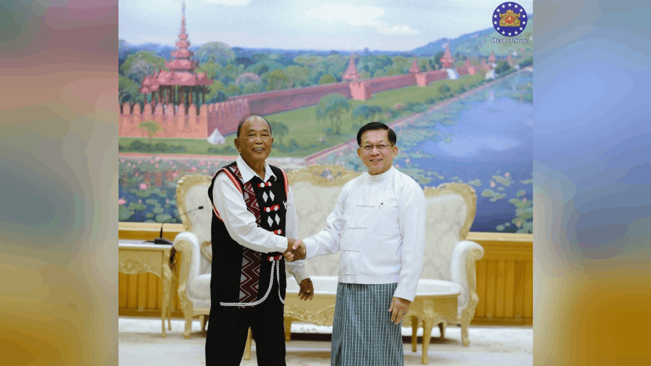 ဩဂုတ်လ ၄ ရက်က ဦးမင်းအောင်လှိုင်နှင့်အတူ တွေ့ရသော “ဝ”ပြည်သွေးစည်းညီညွတ်ရေးပါတီ (UWSP)မှ ဒုတိယဥက္ကဋ္ဌ ဦးကျောက်ကော်အန်း (ဝဲ) ။ (ဓာတ်ပုံ- စစ်တပ်ထိန်းချုပ် MOI)