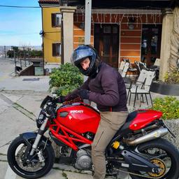 Alex Bre profile image