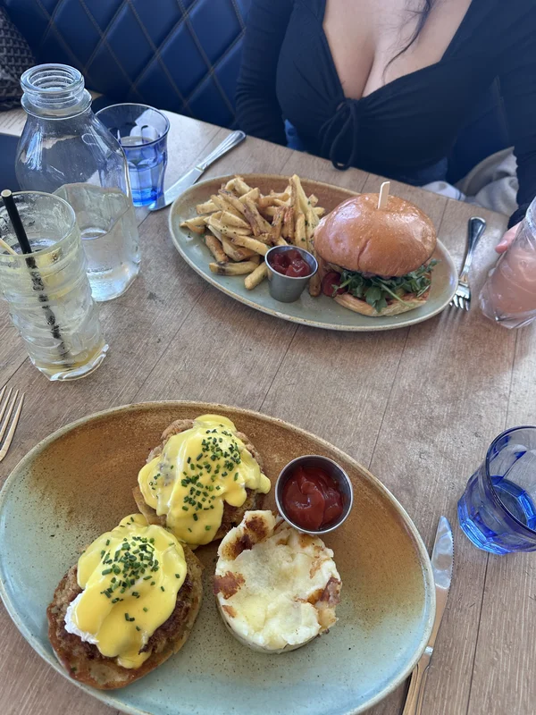 Eggs Benedict With Crab at Driftwood Kitchen
