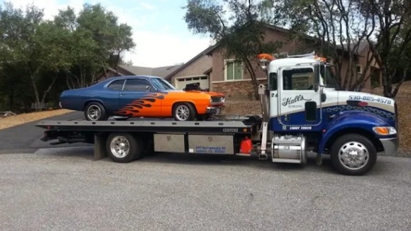 Hall’s Towing