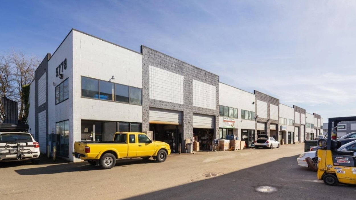 Canadian Warehouse & Logistics