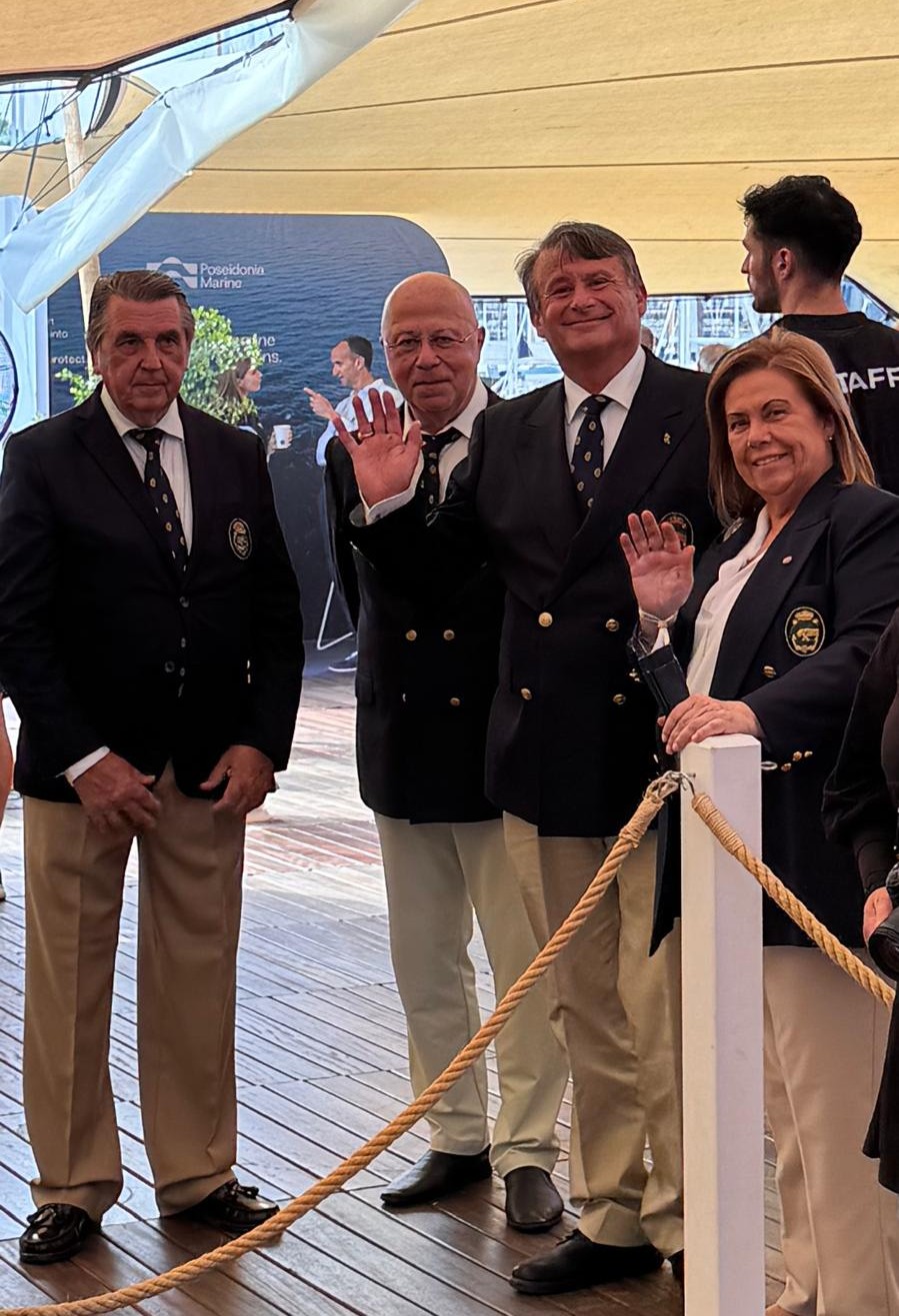 Los capitanes de Raecy presentes en el reparto de premios