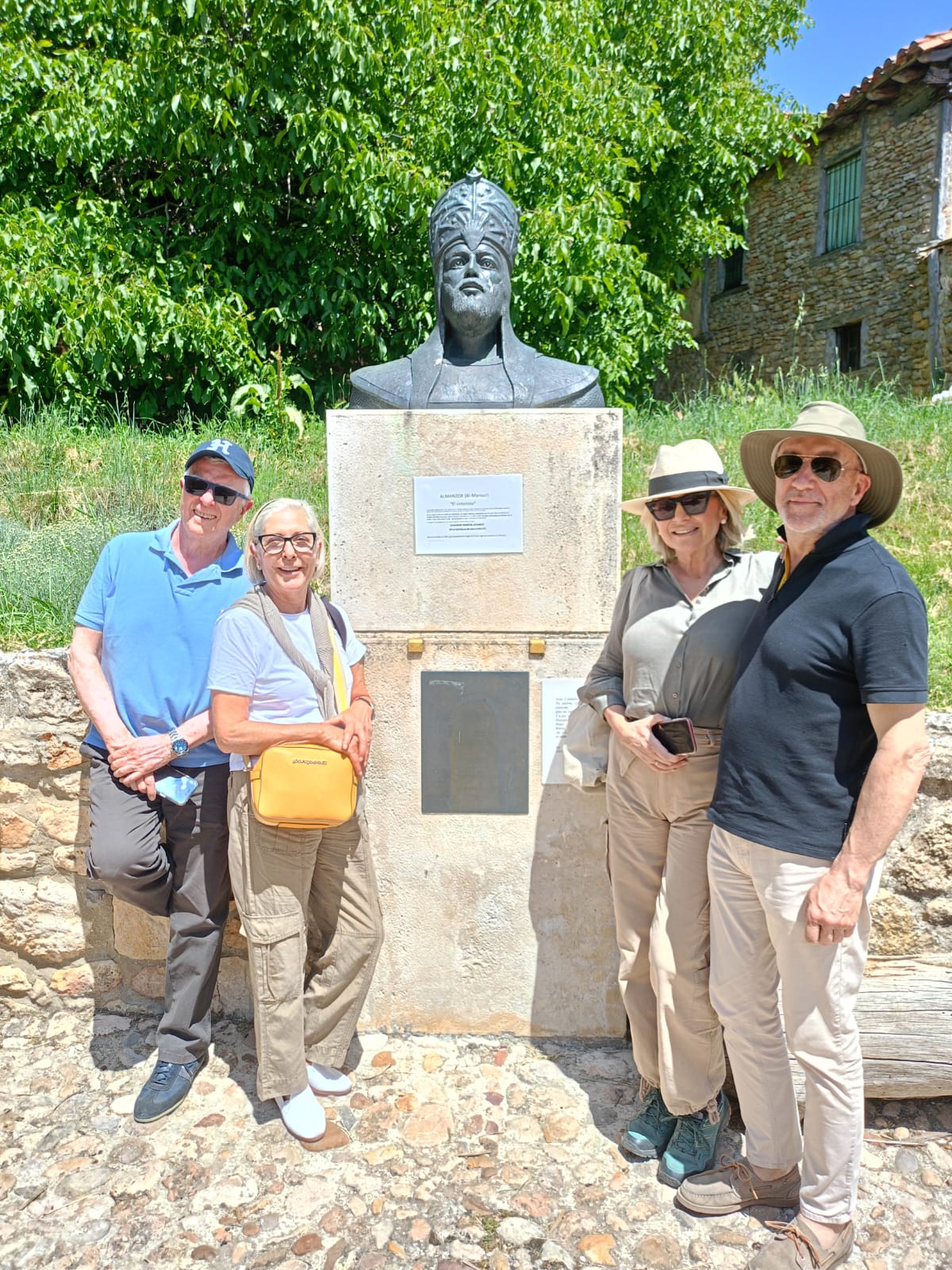 Busto de Almanzor, en Catalañazor