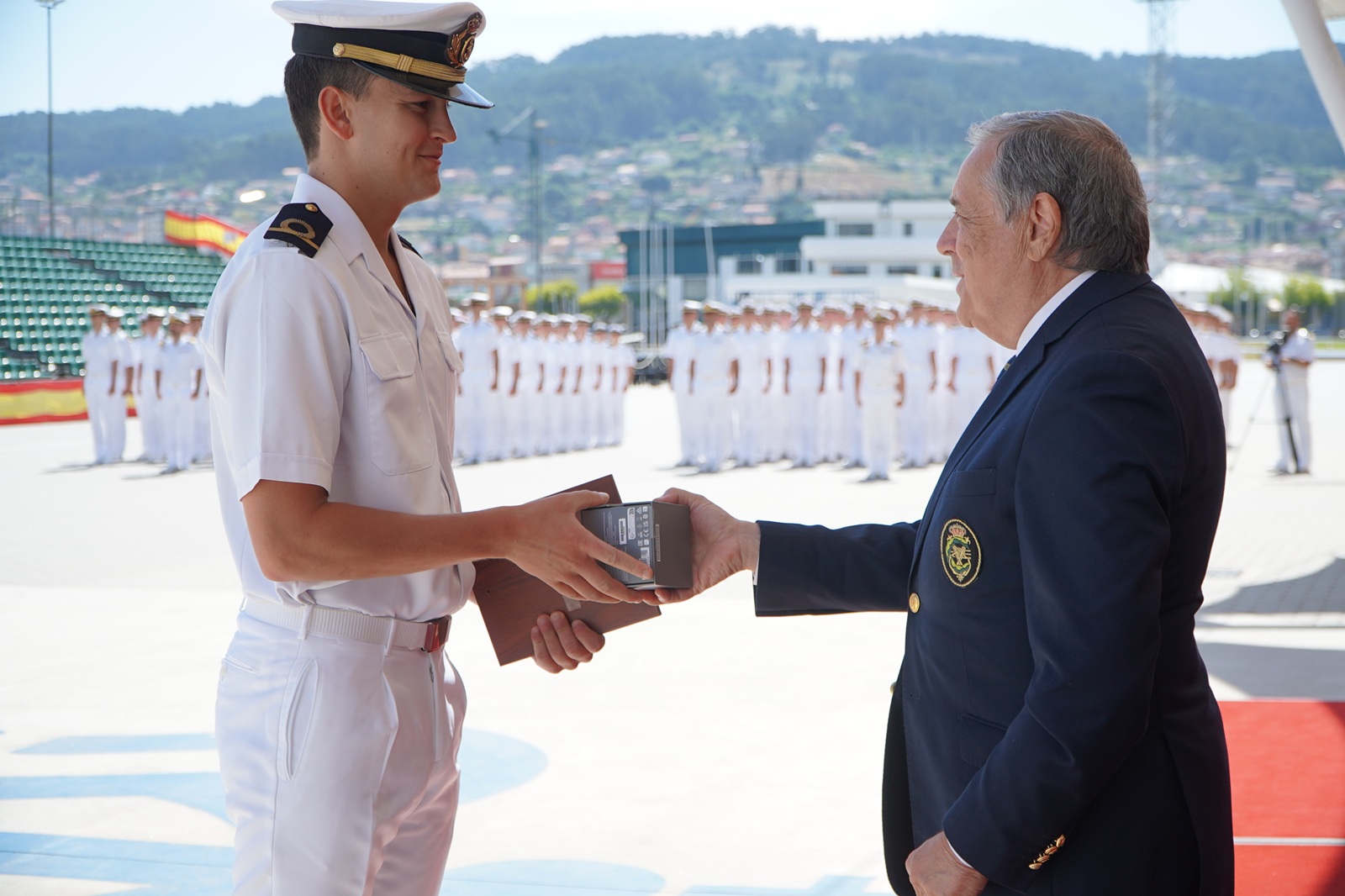 ENTREGA DE PREMIOS RAECY EN LA ESCUELA NAVAL MILITAR DE MARIN