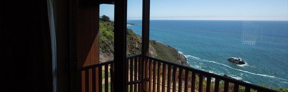 room balcony overlooking ocean and cliffs