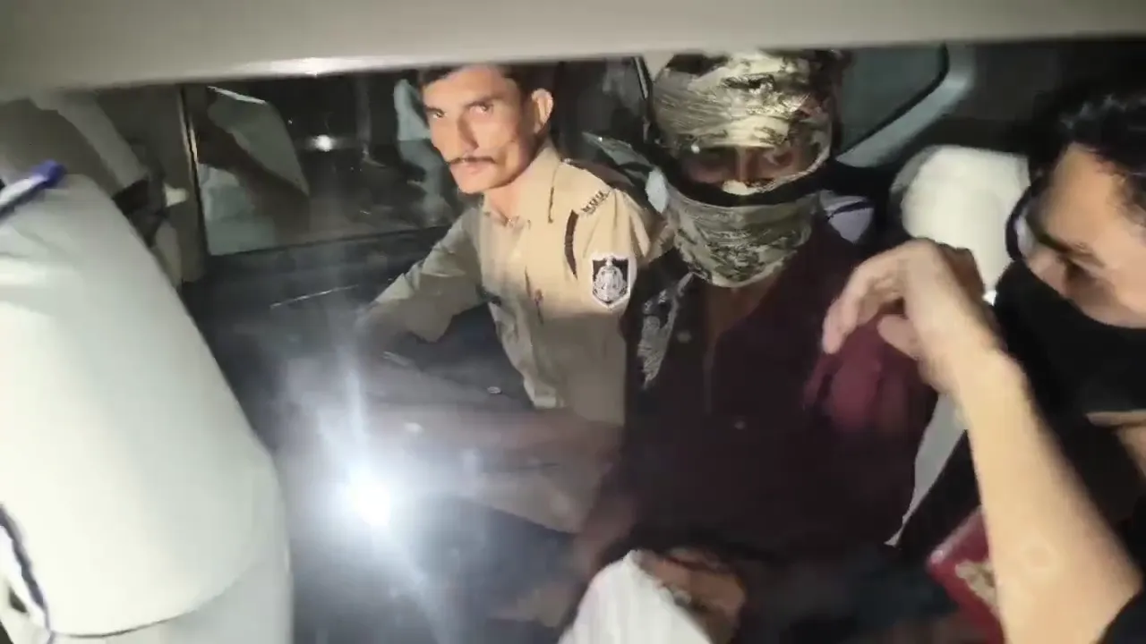 बागेश्वर धाम के पीठाधीश्वर के भाई शालिग्राम गर्ग जेल भेजे गए