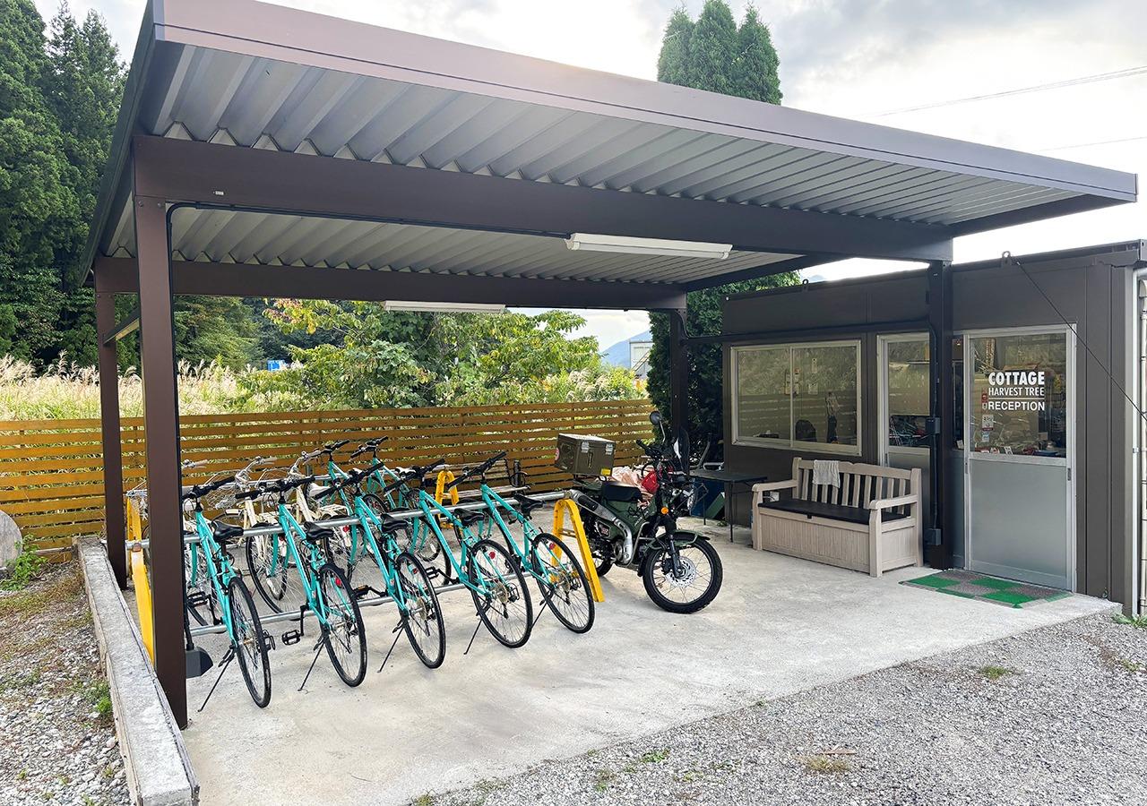 ・【バイク駐輪場】屋根付き駐輪スペース完備。大切な愛車を雨風から守れるスペースをご用意