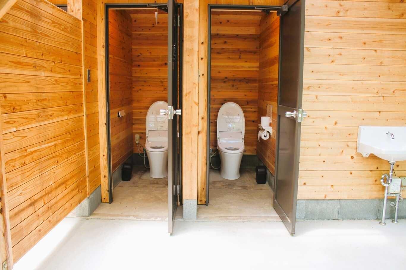 リニューアルしたトイレ①　女性用個室内部