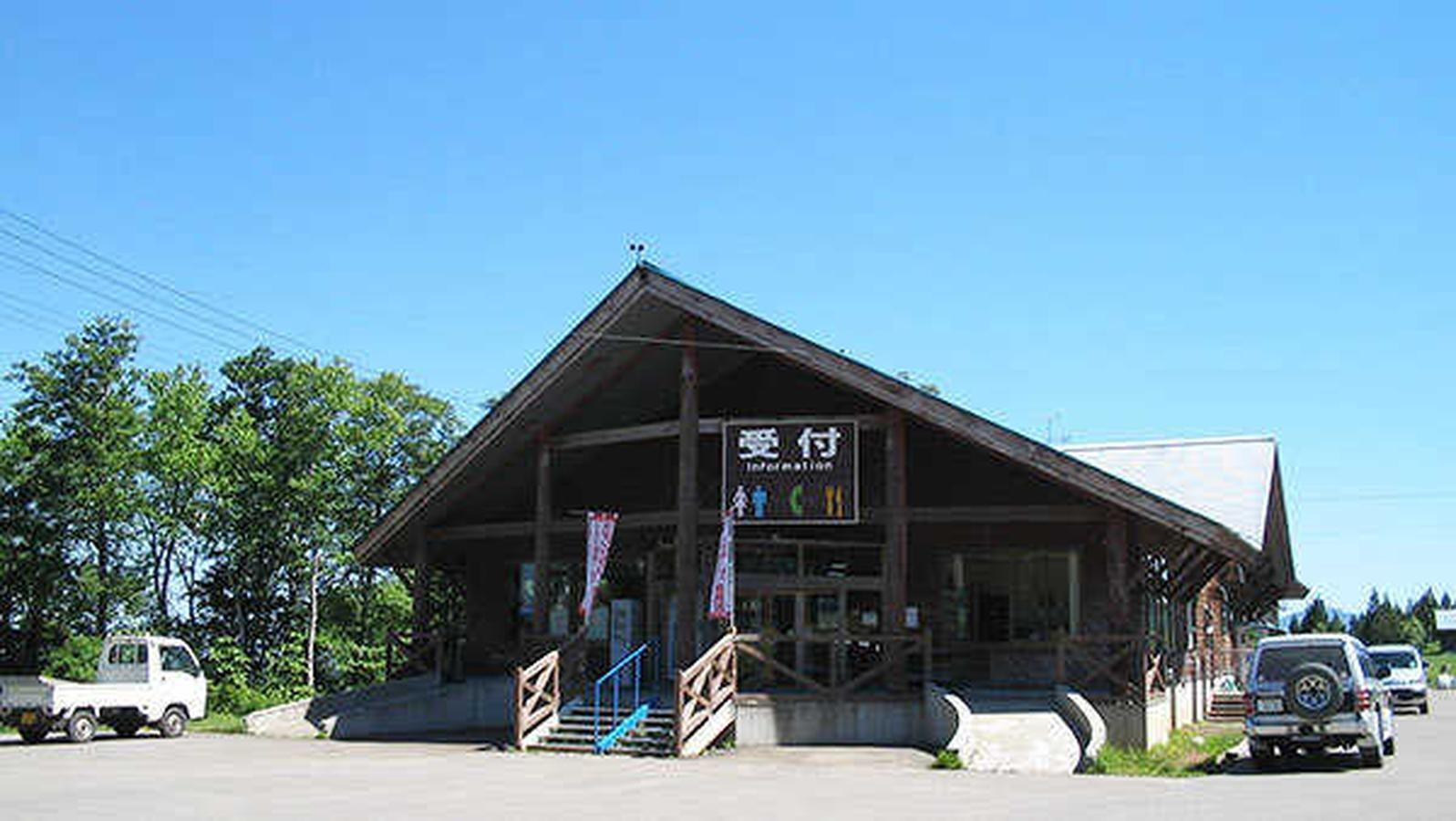 【センターハウス(受付)】売店・ランドリー・休憩スペースをご用意しています