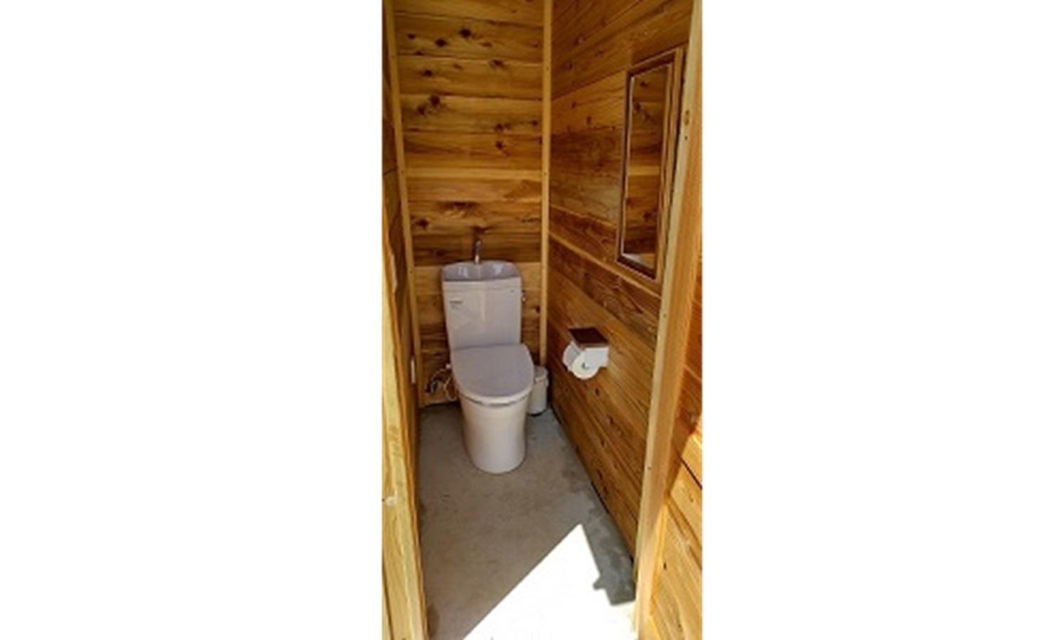 流し台・トイレ小屋