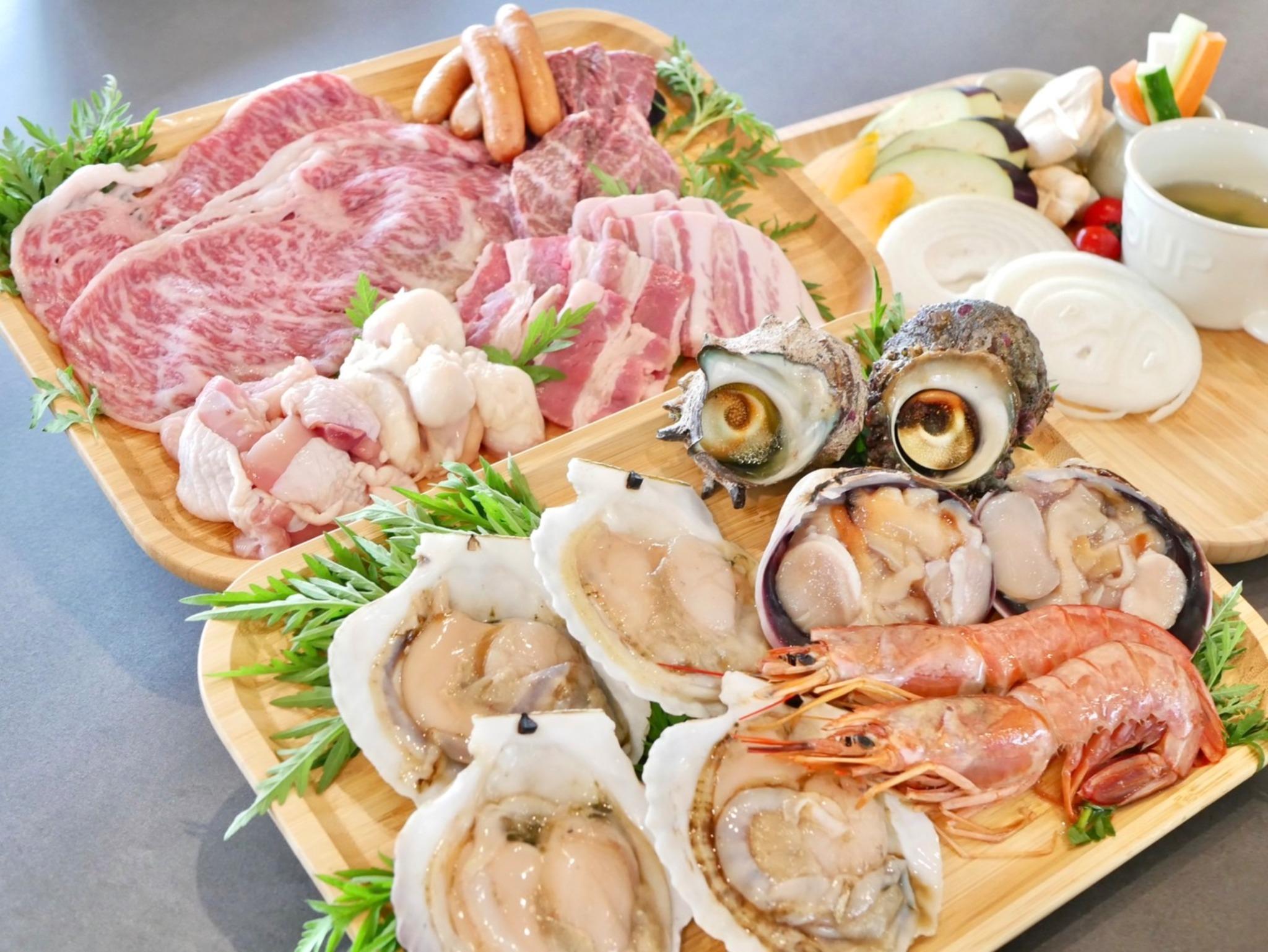 9,900円コース(税込)　※写真は２人前になります。 ※ 人数分の食材をご用意しております。 ※ 機材ー式は無料で貸出いたします。 ※海鮮につきましては、季節よって変更する場合がございます。ご了承ください。