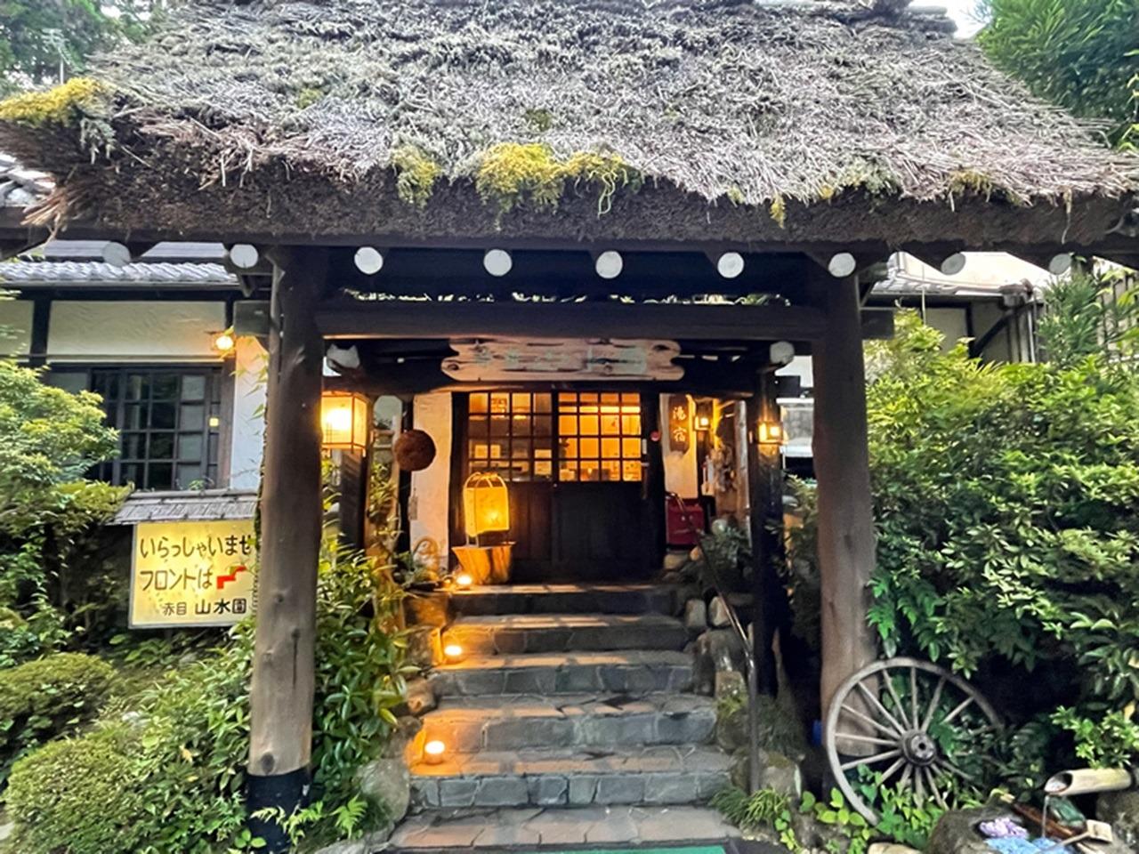 ■受付場所 チェックインは第２駐車場から川を渡った赤目 山水園のフロントにてお願いいたします。