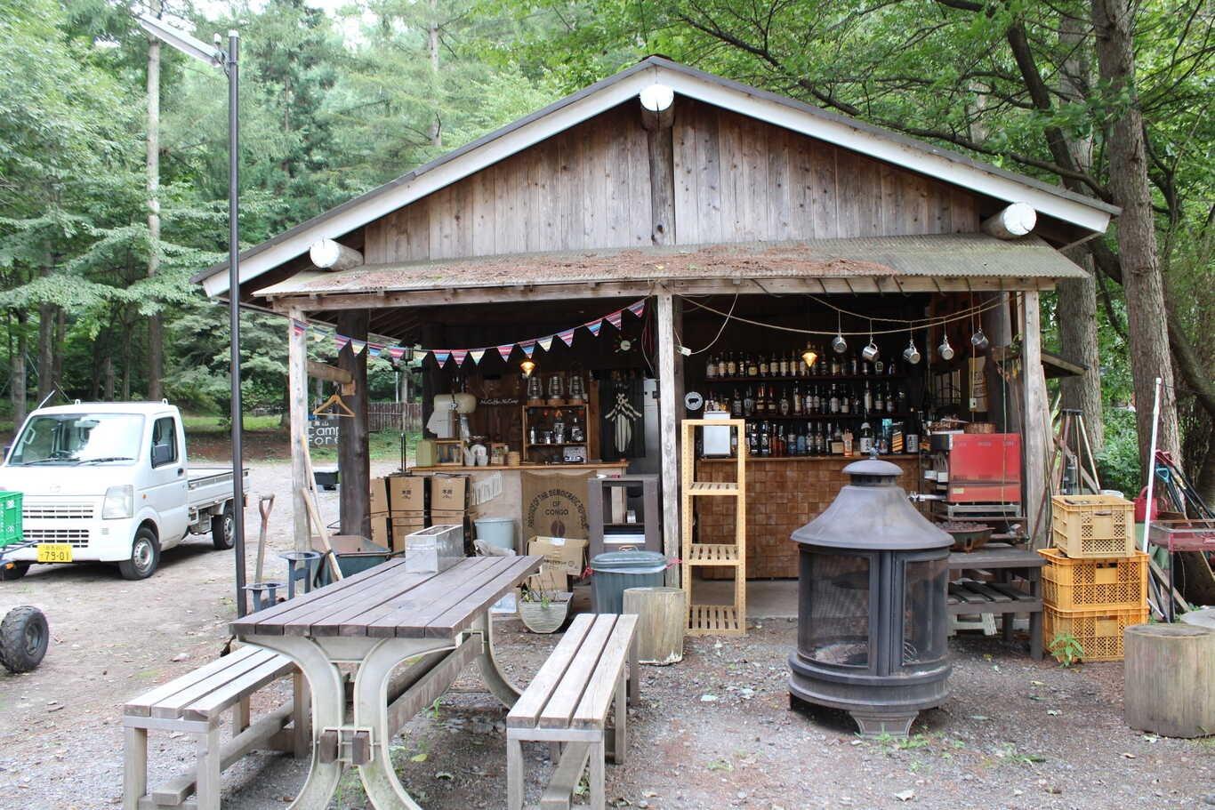 キャンプキッチン（Bar）も管理棟に併設