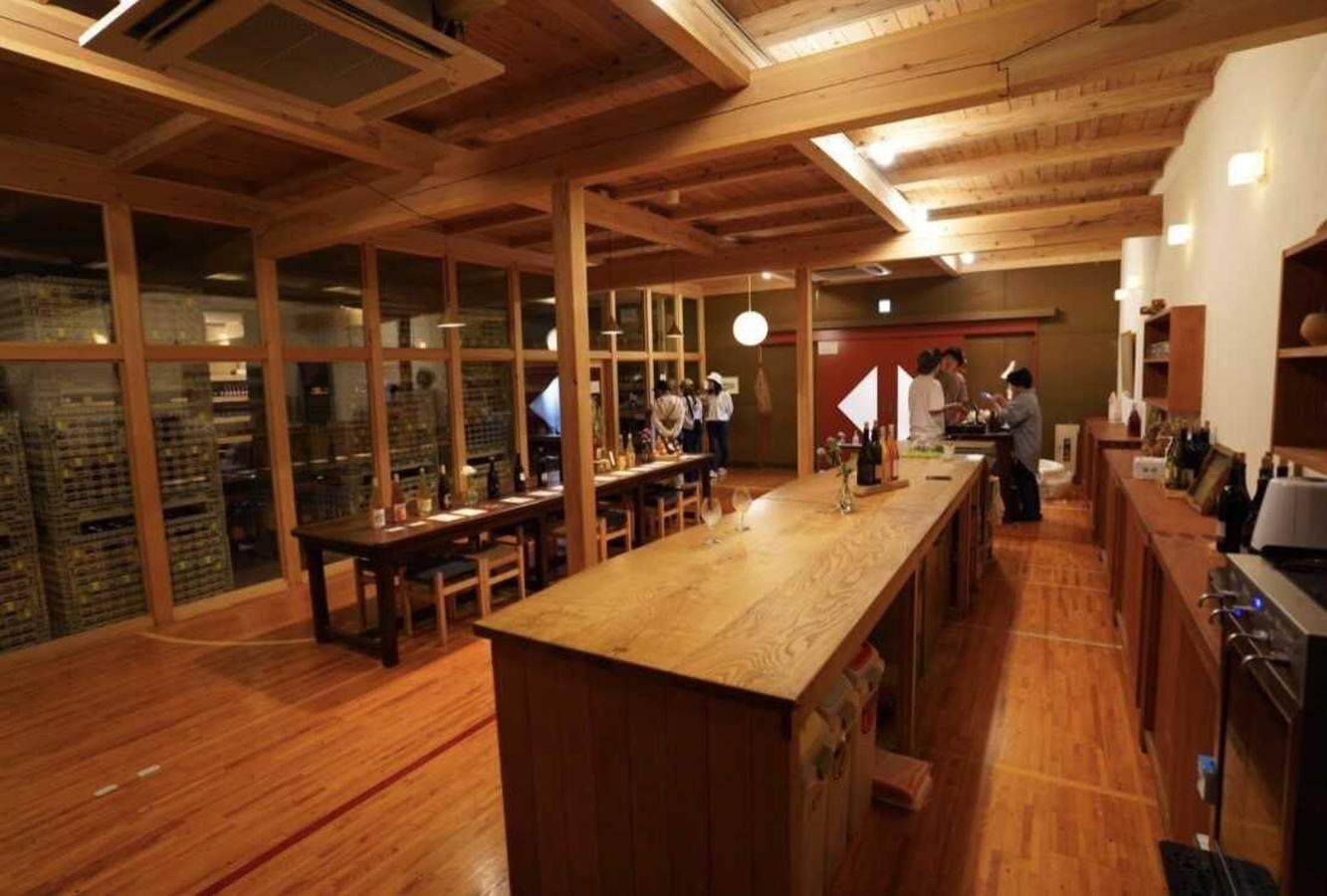 施設内に素敵なワイナリーがあります。試飲や購入も可能です。
