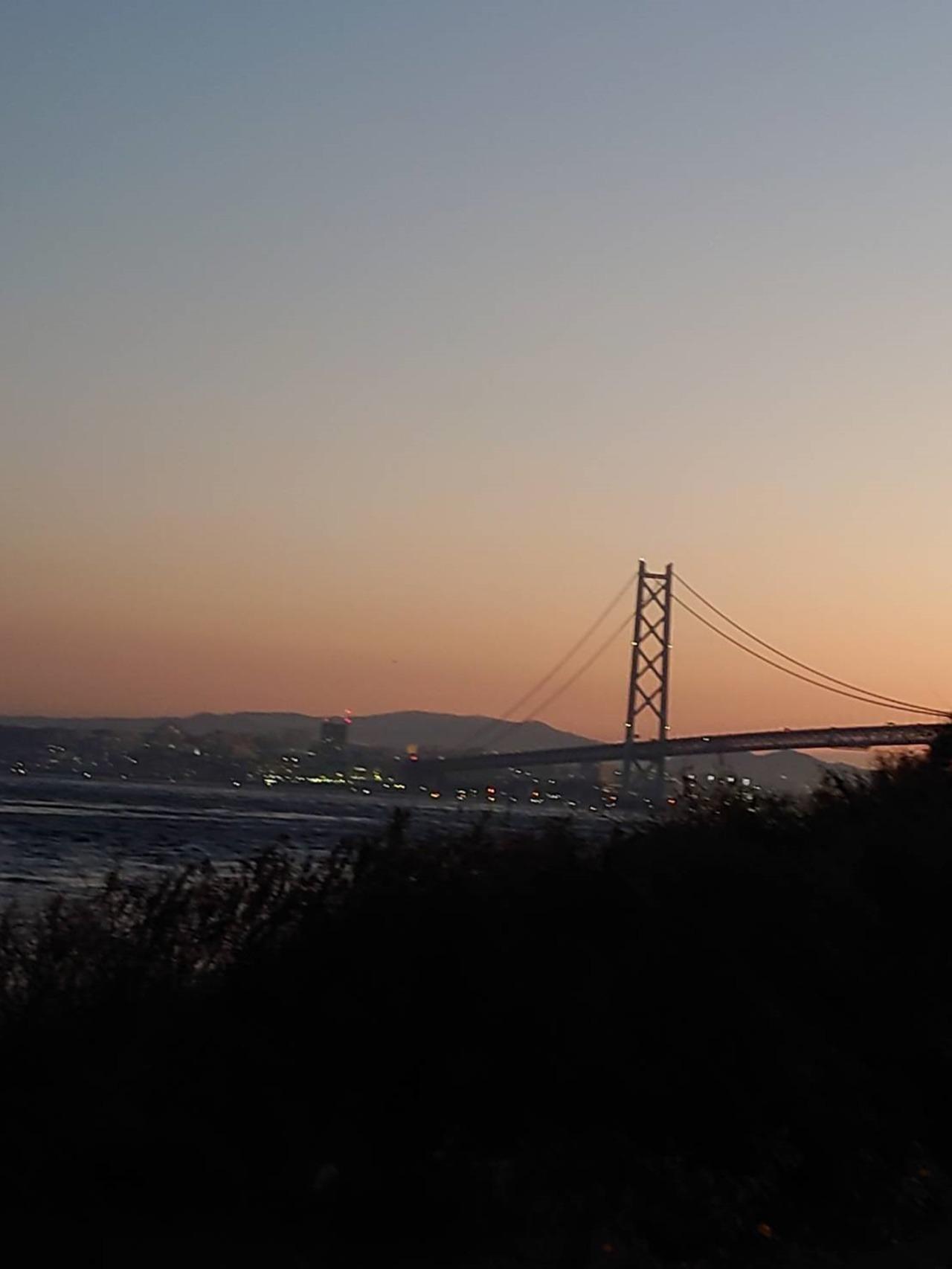 夕日と明石海峡大橋