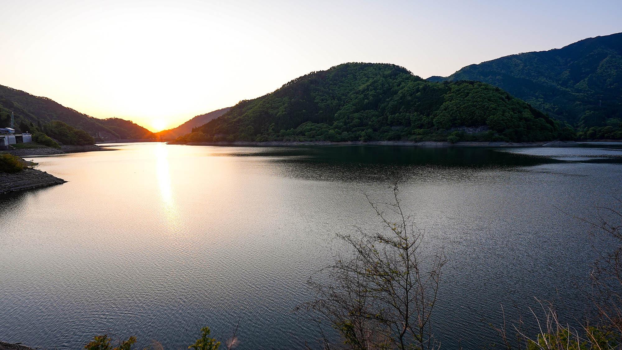 ・【周辺】永源寺ダムに沈む夕日は息を吞むほどの美しさ