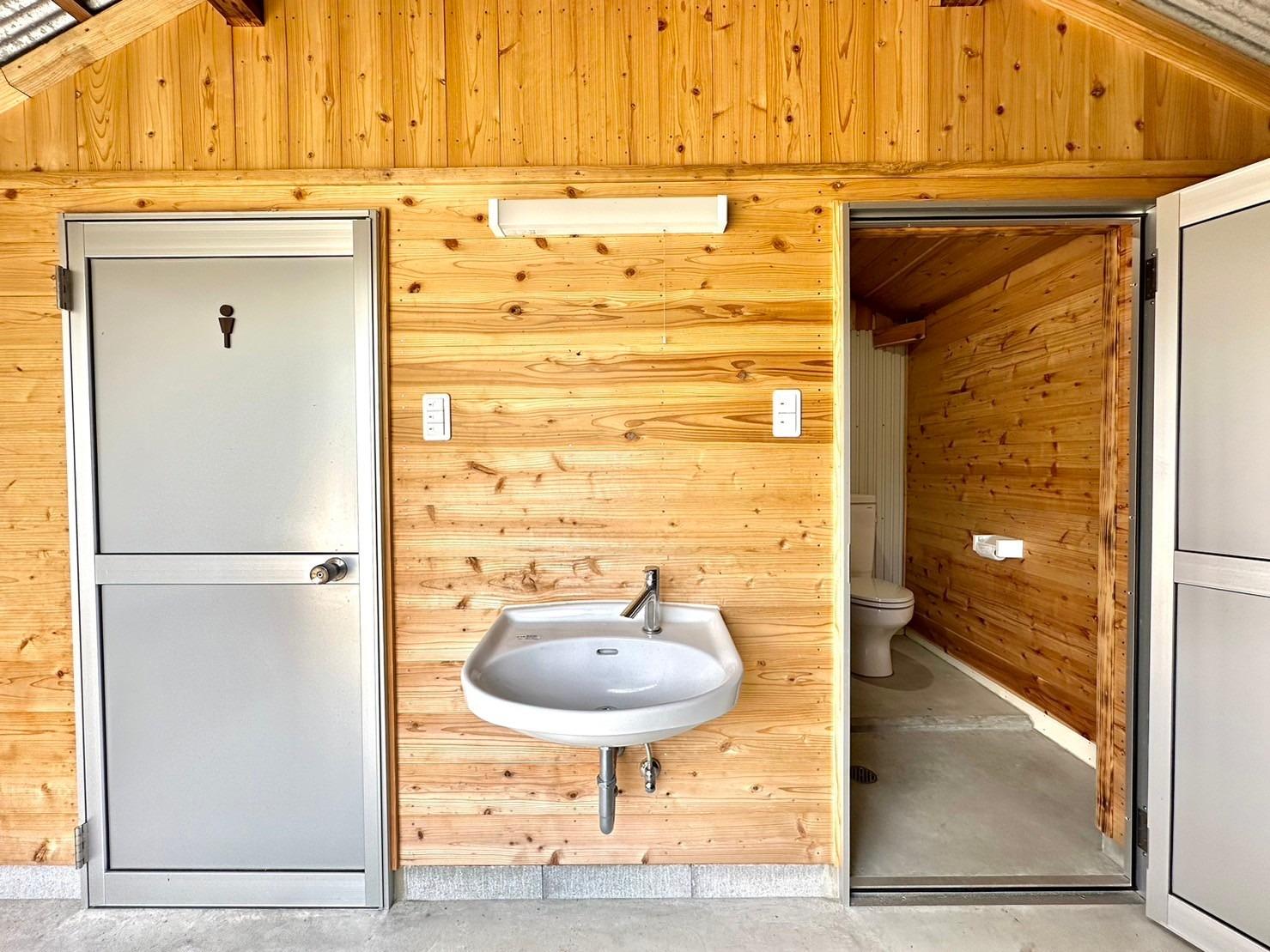 共用施設・男女別水洗トイレ