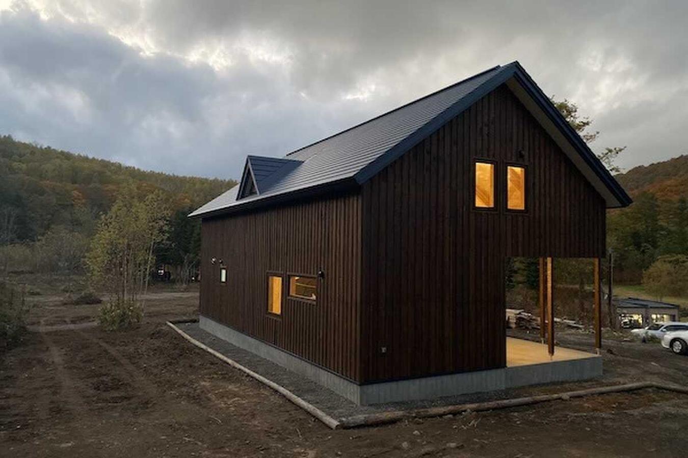 Center House 2022 年10 ⽉に完成したセンターハウスです。ここにトイレや炊事場が常設されています。天候が急変した際の避難所としても機能する建物です。