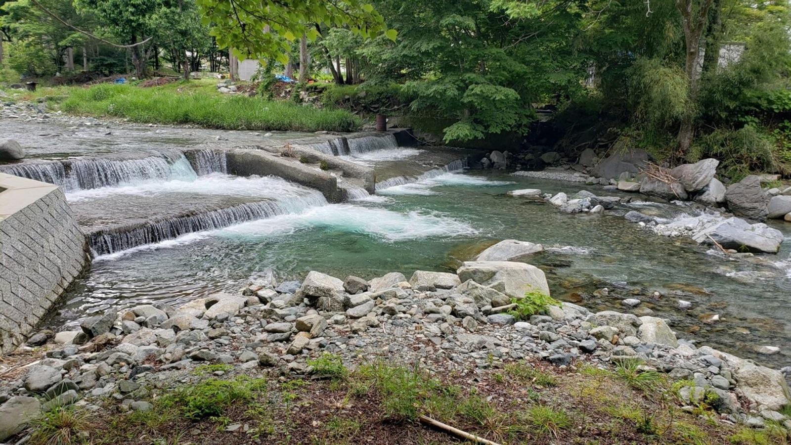 道志川本流に面しています