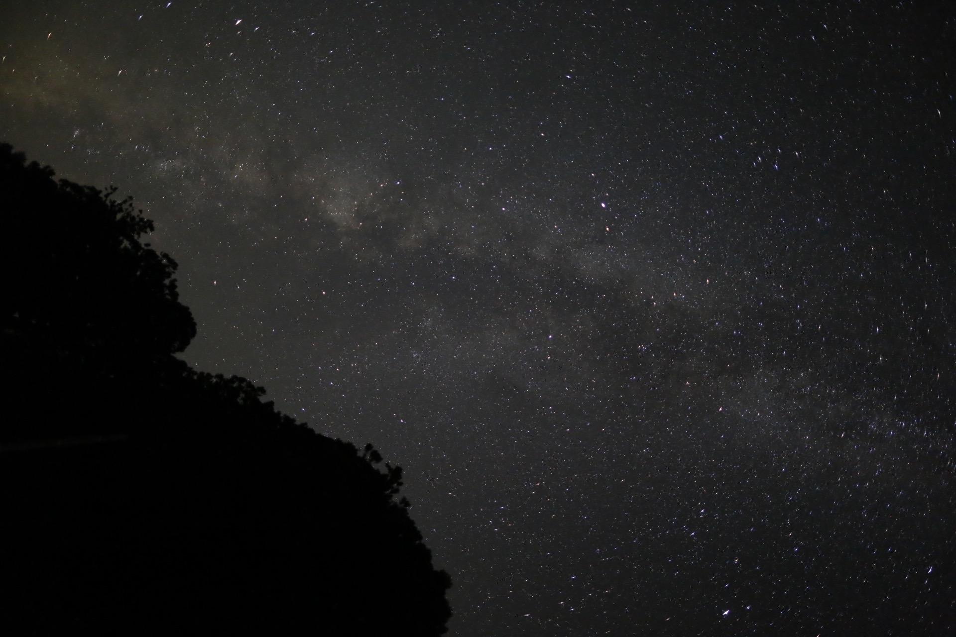 夜にはこんな星空も！