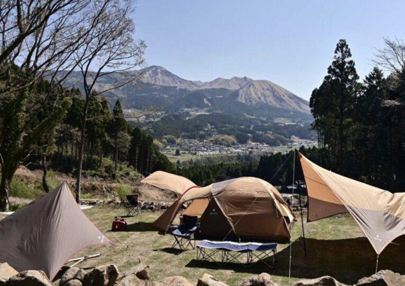 南阿蘇から、阿蘇五岳を正面に臨むキャンプ場です。朝から、雲海が見れます。夏、夜空は天の川が見れます。ロッジ泊手ぶらキャンプが人気です。