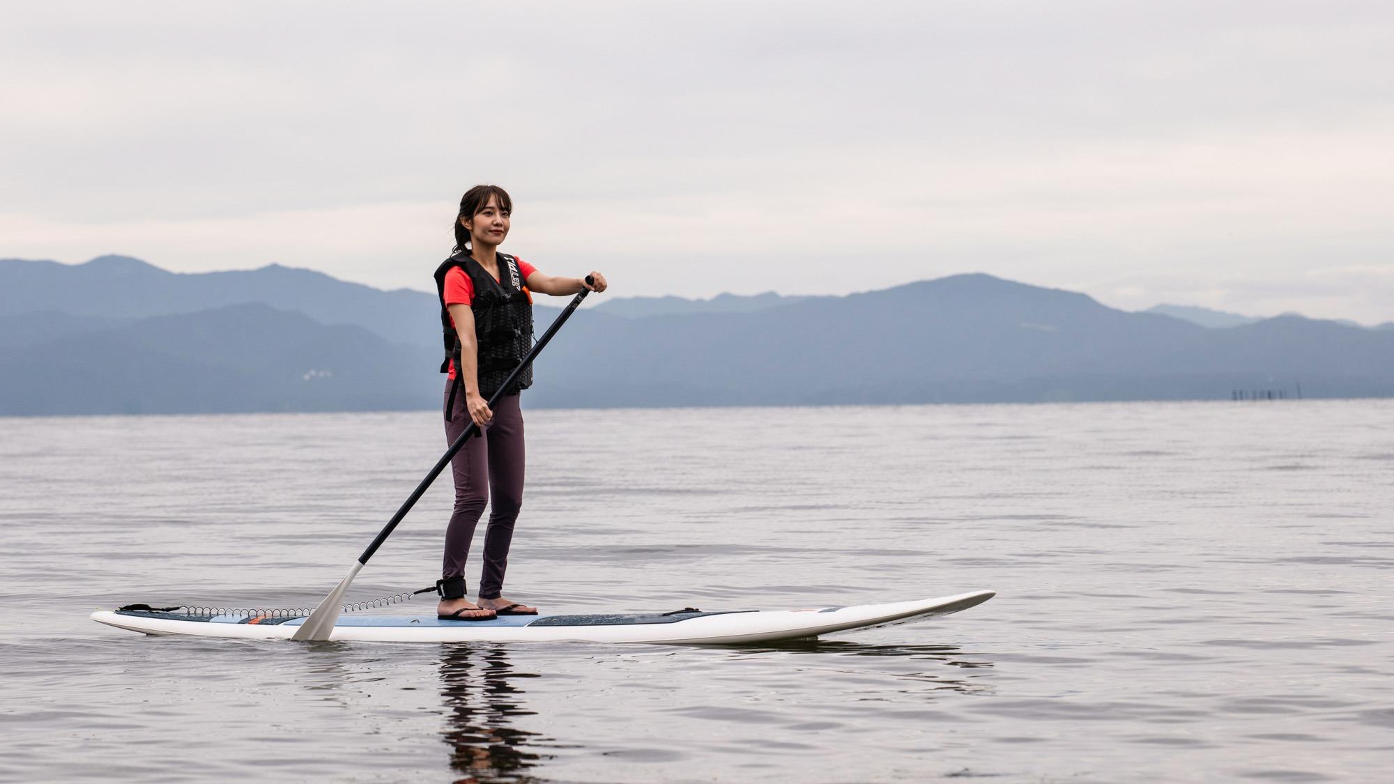 ・【SUP】琵琶湖の湖面で楽しむSUPをご用意。水の上を歩いているかのような不思議な感覚を味わえます